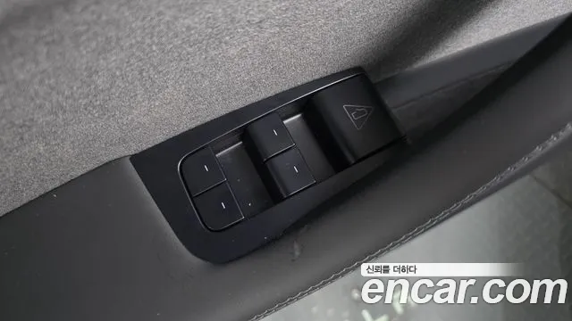 Tesla Model Y — Фото автомобиля 30