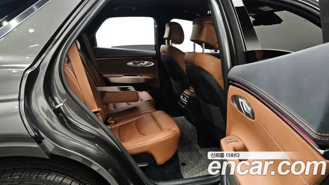 Genesis GV70 — Фото автомобиля 18