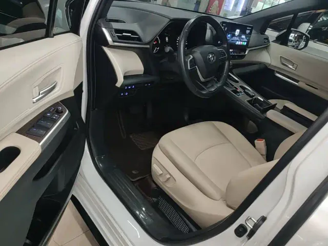 Toyota Toyota Sienna 2021 2.5L Hybrid Luxury Welfare Edition — Фото автомобиля 15