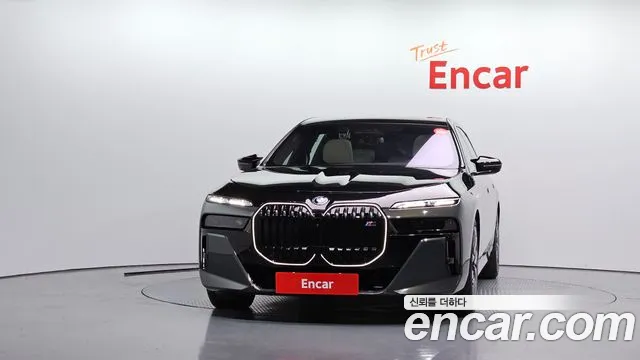 BMW i7 — Фото автомобиля 3