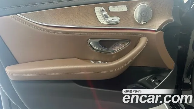 Mercedes-Benz E-Class — Фото автомобиля 15
