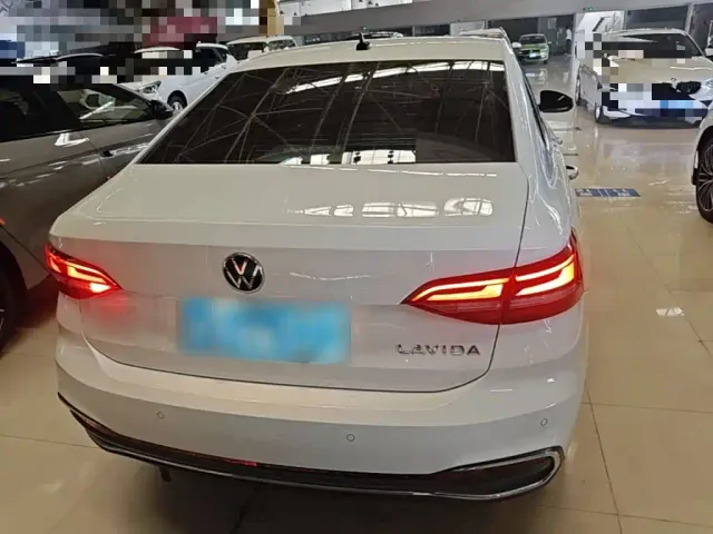 Volkswagen Lavida — Фото автомобиля 5