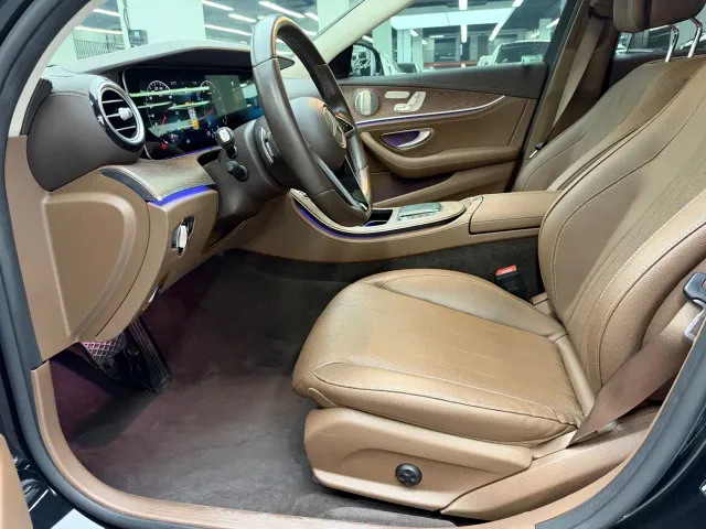 Mercedes-Benz E-Class — Фото автомобиля 5