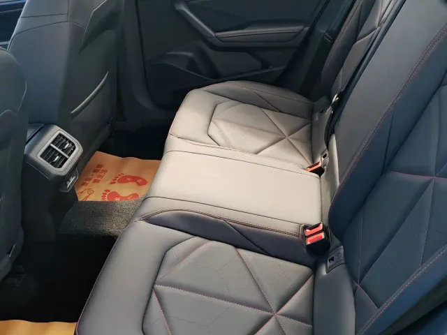 Volkswagen Lavida 2024 Model 300TSI DSG Starlight Leading Edition — Фото автомобиля 7
