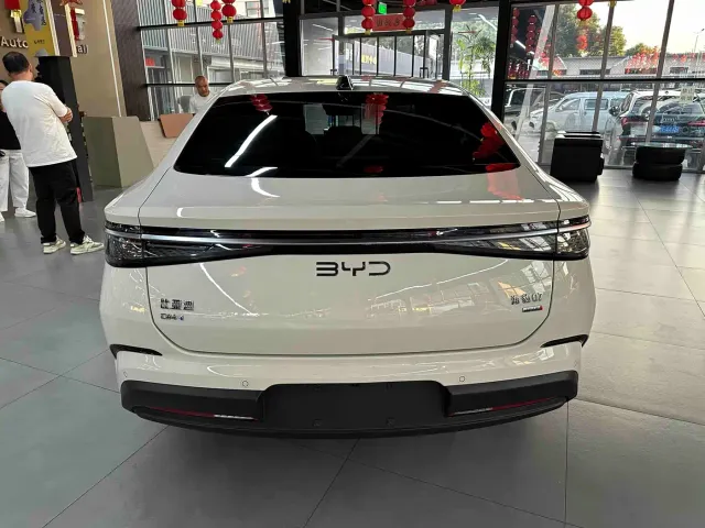 BYD Seal 07 DM-i — Фото автомобиля 8