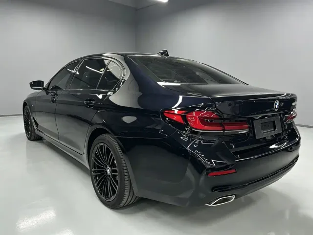 BMW 5 Series — Фото автомобиля 3