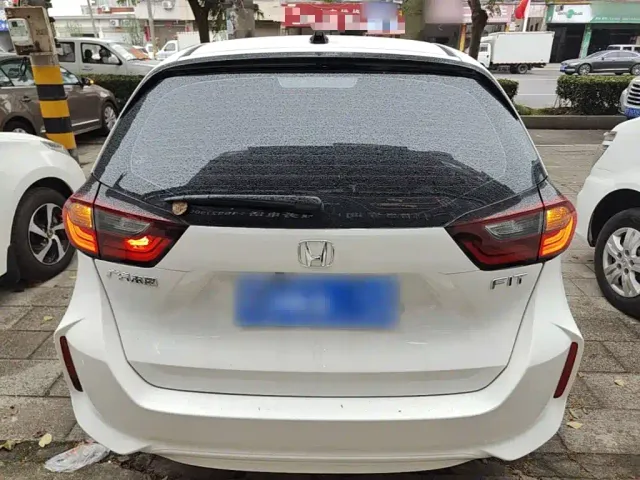 Honda Fit — Фото автомобиля 5