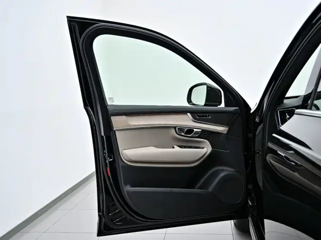 Volvo XC90 — Фото автомобиля 20
