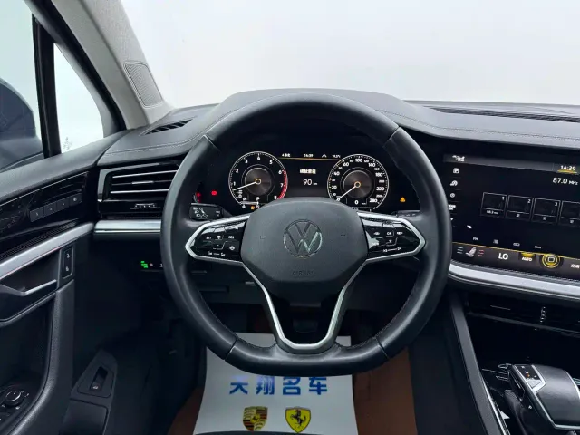 Volkswagen Touareg — Фото автомобиля 6