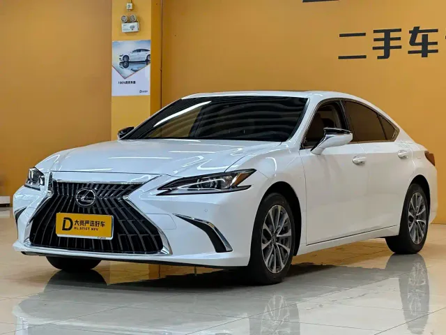 Фотография автомобиля — Lexus ES