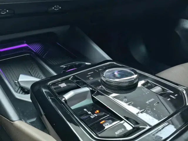 BMW 5 Series — Фото автомобиля 10