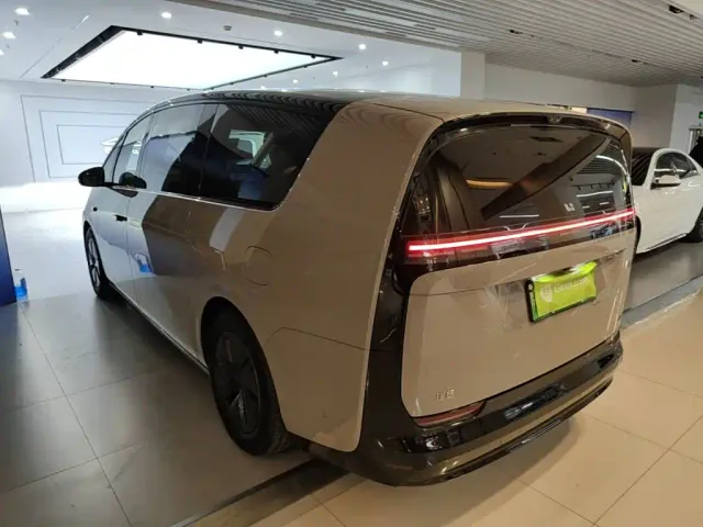 Li Auto MEGA — Фото автомобиля 4
