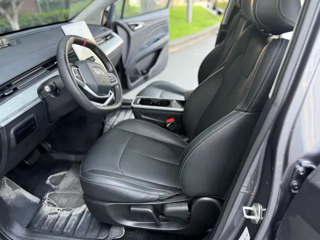Hozon Neta V — Фото автомобиля 3