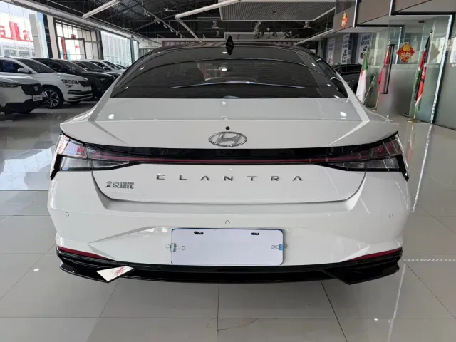 Hyundai Elantra — Фото автомобиля 11