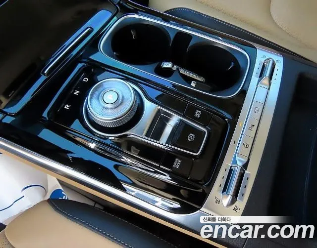 Kia Carnival Generation 4 — Фото автомобиля 8