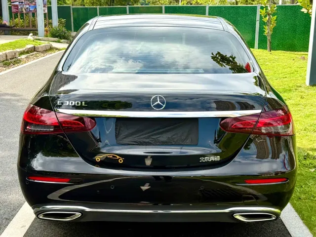 Mercedes-Benz E-Class — Фото автомобиля 13
