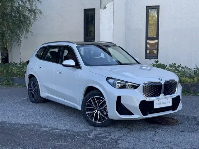 BMW iX1 — Фото автомобиля 2