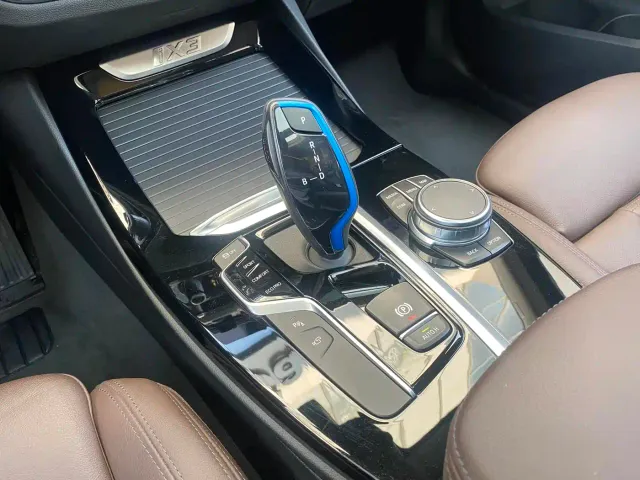 BMW iX3 — Фото автомобиля 13