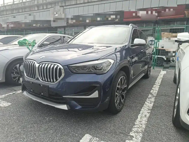 Фотография автомобиля — BMW X1
