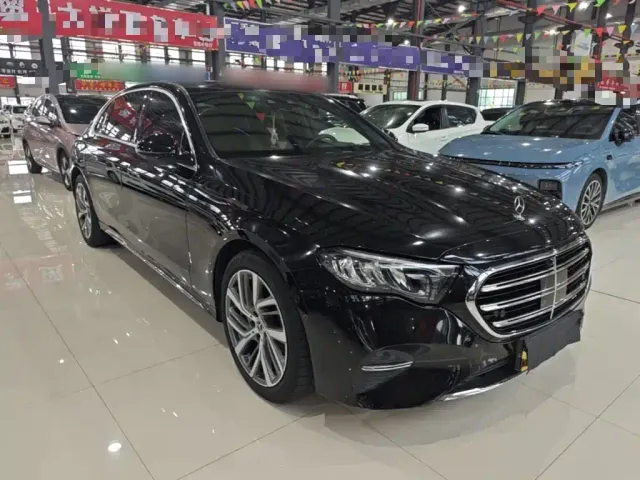 Mercedes-Benz E-Class — Фото автомобиля 3
