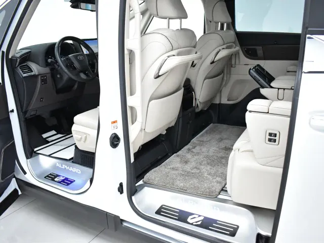 Toyota Alphard — Фото автомобиля 20