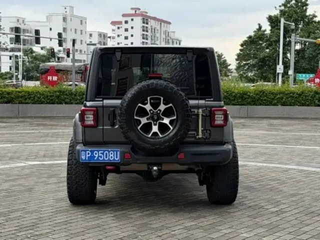 Jeep Wrangler — Фото автомобиля 6