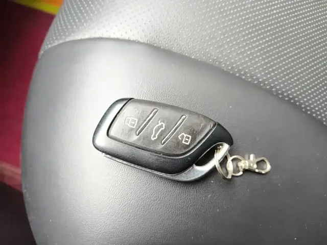 Roewe Roewe i5 2021 1.5L CVT Diamond Edition — Фото автомобиля 8
