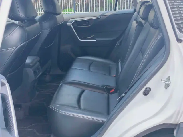 Toyota RAV4 — Фото автомобиля 11