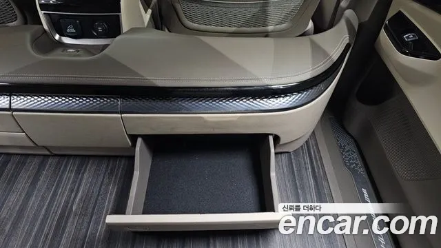 Kia Canival Carnival 4 поколение Бензин 4 места Hi-Limousine — Фото автомобиля 11