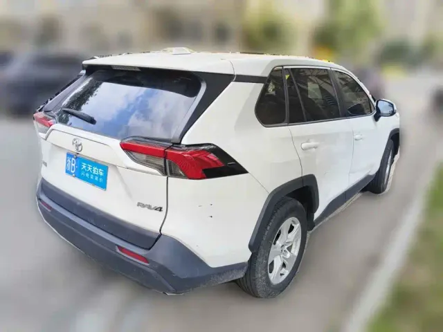 Toyota RAV4 — Фото автомобиля 5