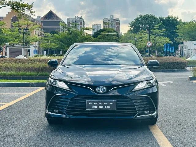 Toyota Camry — Фото автомобиля 2