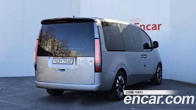Hyundai Staria Staria 4WD Lounge 9 мест — Фото автомобиля 2