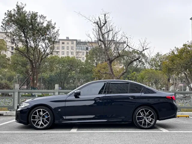 BMW 5 Series — Фото автомобиля 3