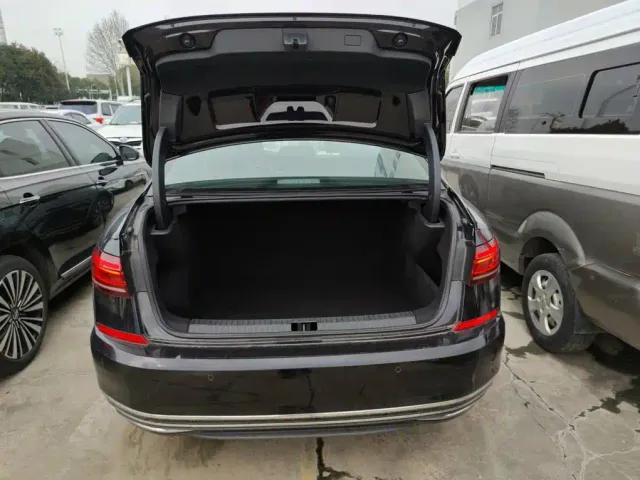 Volkswagen Passat — Фото автомобиля 14