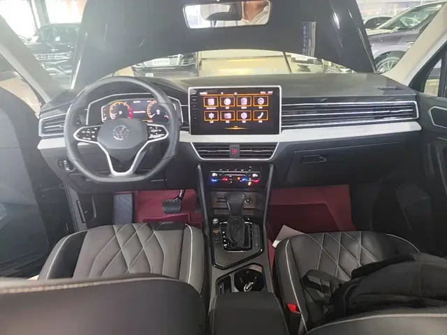 Volkswagen Tiguan L — Фото автомобиля 9
