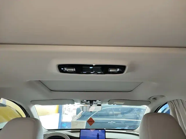 Roewe iMAX8 — Фото автомобиля 13