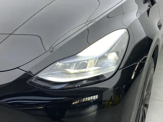 Tesla Model Y — Фото автомобиля 5