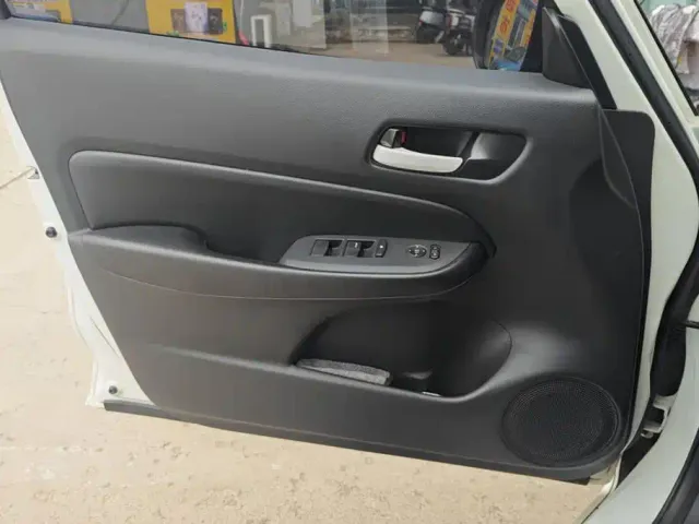 Honda Fit — Фото автомобиля 7