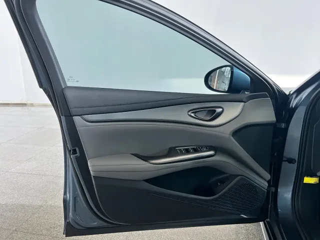 BYD Seal 07 DM-i — Фото автомобиля 16