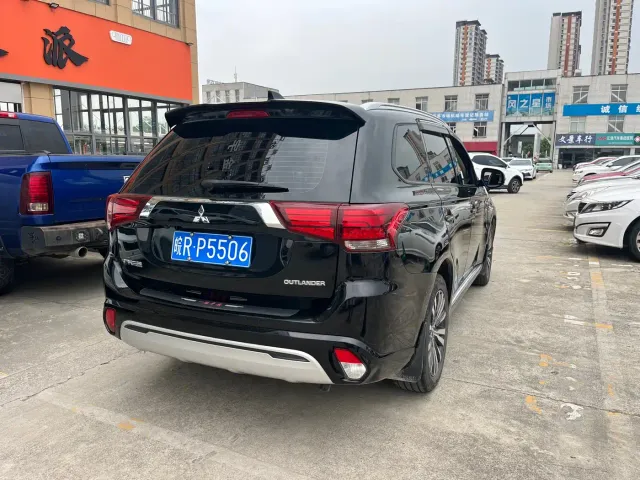 Mitsubishi Outlander — Фото автомобиля 6