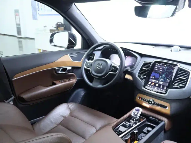 Volvo XC90 — Фото автомобиля 14