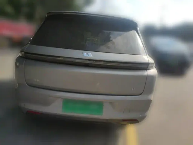 Li Auto L8 — Фото автомобиля 3