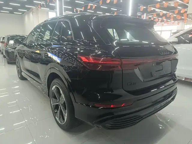 Audi Q5 e-tron — Фото автомобиля 4