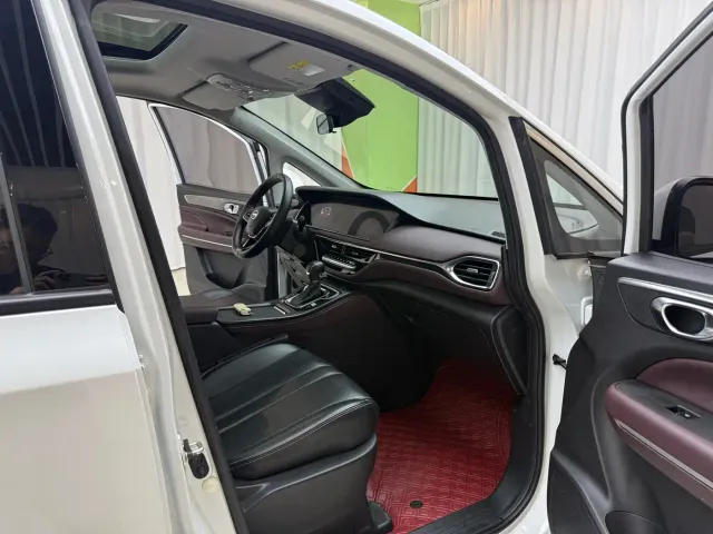 GAC Trumpchi M6 — Фото автомобиля 17