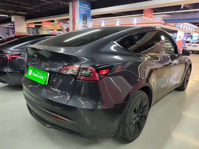 Tesla Model Y — Фото автомобиля 6