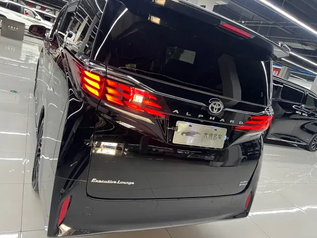 Toyota Alphard — Фото автомобиля 7