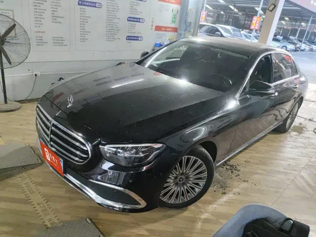Фотография автомобиля — Mercedes-Benz E-Class