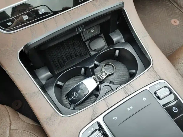 Mercedes-Benz E-Class — Фото автомобиля 8