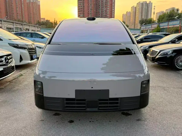 Li Auto MEGA — Фото автомобиля 2