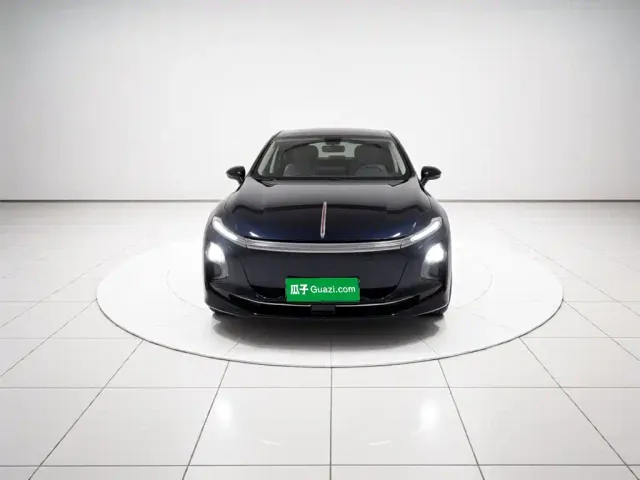 Hongqi E-QM5 — Фото автомобиля 2